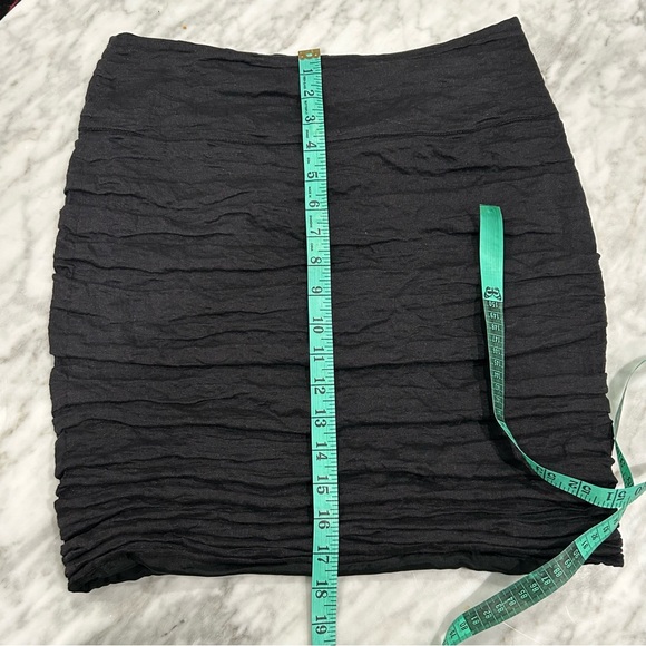 Sarah Pacini Stretch Krinkle Mini Pencil Skirt - Picture 2 of 9